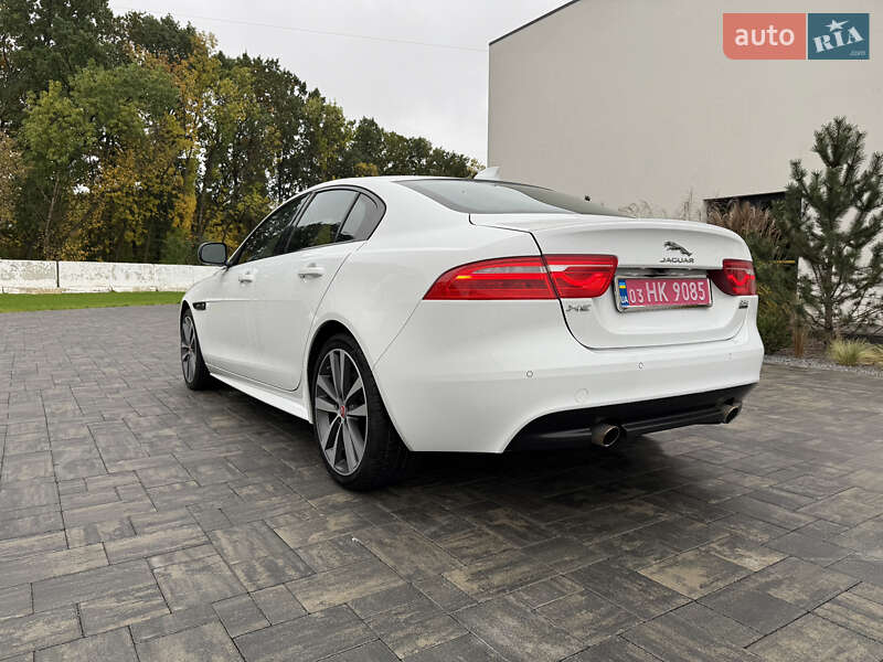 Седан Jaguar XE 2019 в Луцке