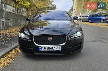 Седан Jaguar XE 2019 в 