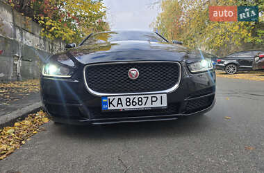 Седан Jaguar XE 2019 в 