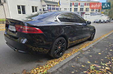 Седан Jaguar XE 2019 в 