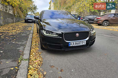 Седан Jaguar XE 2019 в 