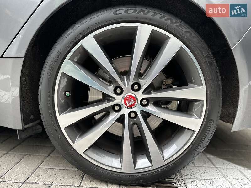 Седан Jaguar XE 2020 в Києві