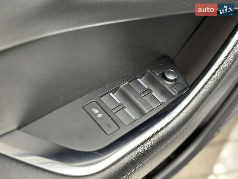 Седан Jaguar XE 2020 в Києві