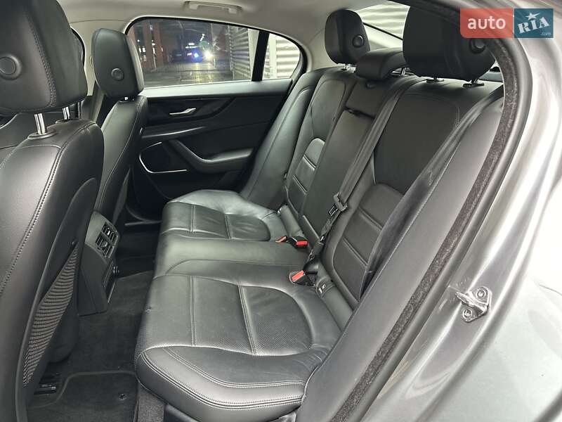 Седан Jaguar XE 2020 в Києві