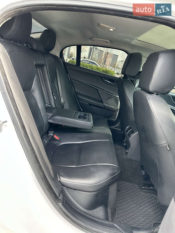 Седан Jaguar XE 2017 в Києві фото 9 Седан Jaguar XE 2017 в Києві