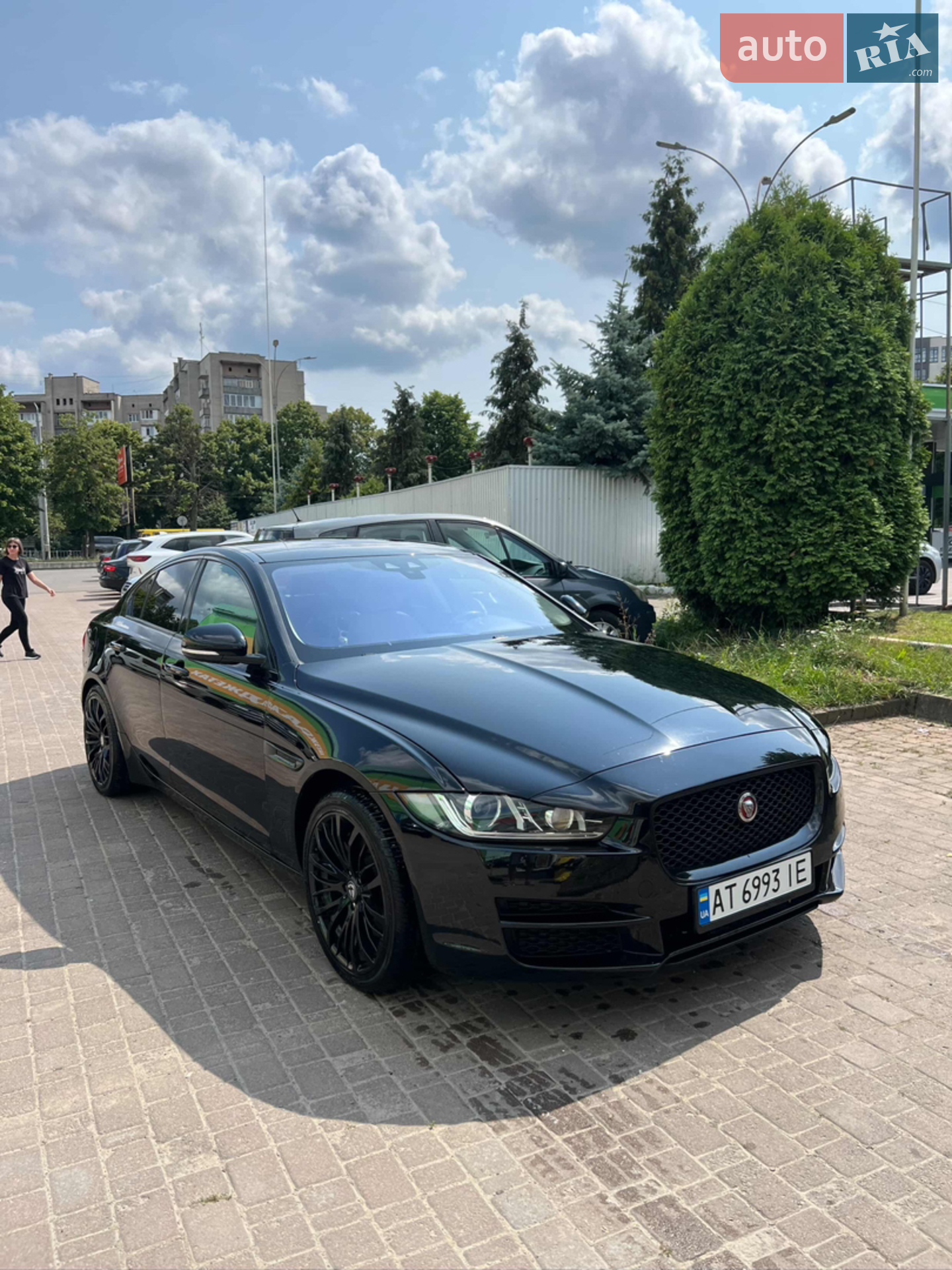 2017 Jaguar XE - мініатюра 3
