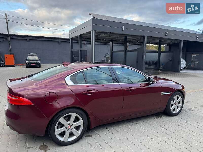 Седан Jaguar XE 2017 в Житомирі