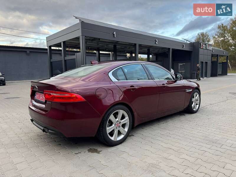 Седан Jaguar XE 2017 в Житомирі