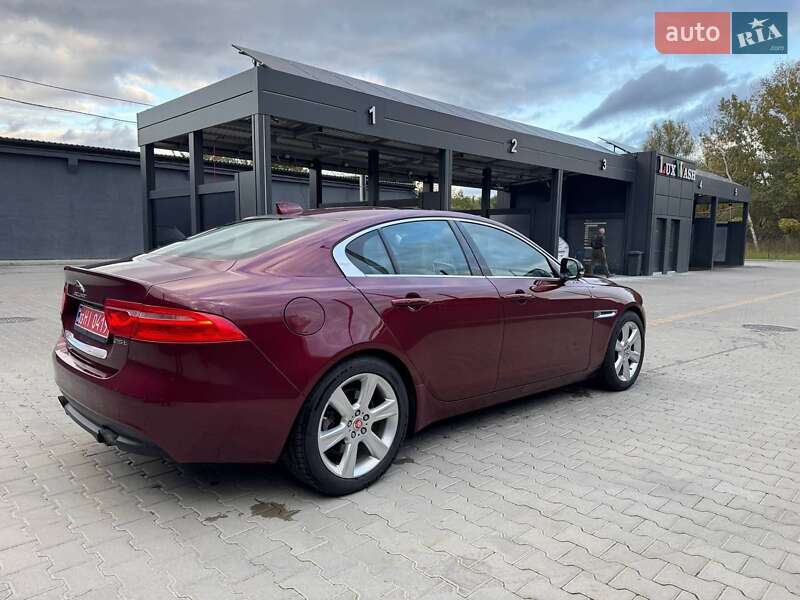 Седан Jaguar XE 2017 в Житомирі