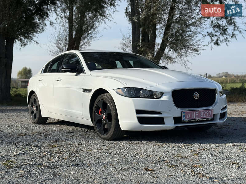 Седан Jaguar XE 2017 в Рівному