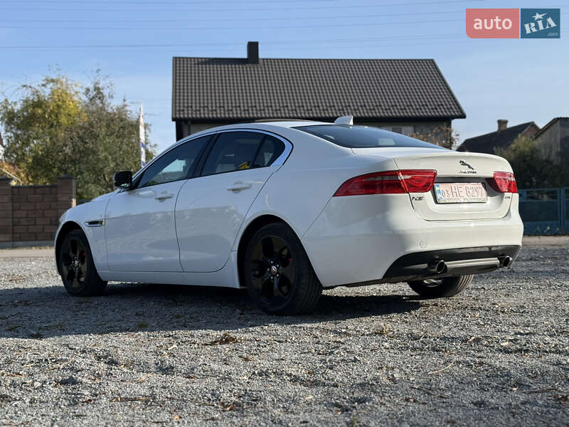 Седан Jaguar XE 2017 в Рівному