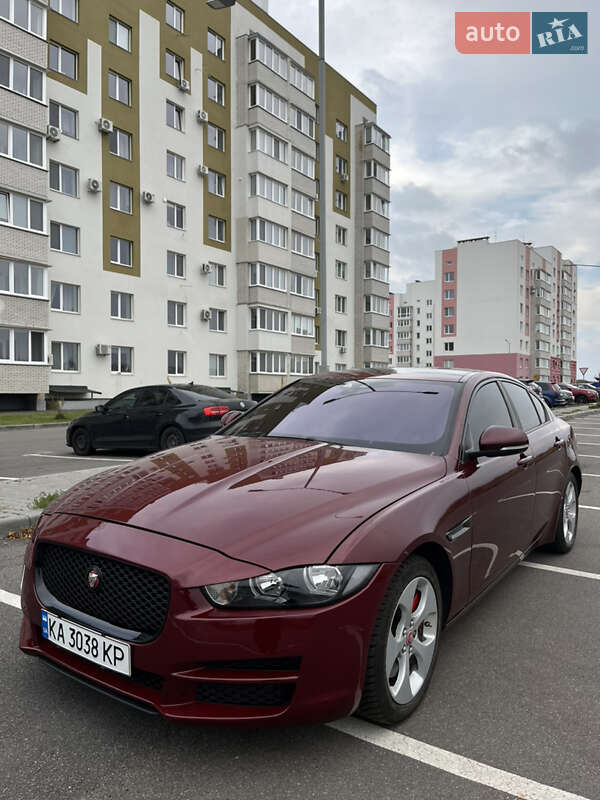 Седан Jaguar XE 2016 в Виннице