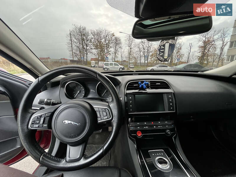 Седан Jaguar XE 2016 в Виннице