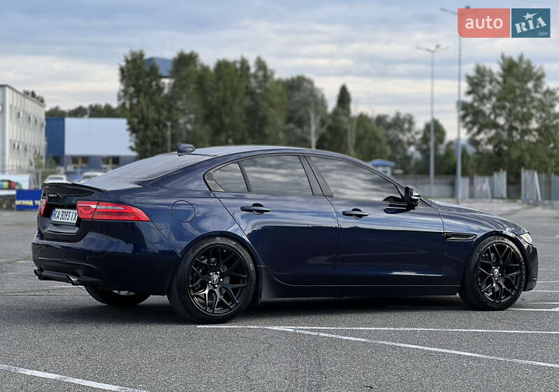 Седан Jaguar XE 2016 в Киеве