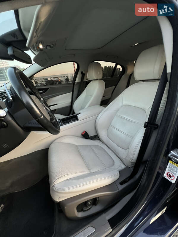 Седан Jaguar XE 2016 в Киеве