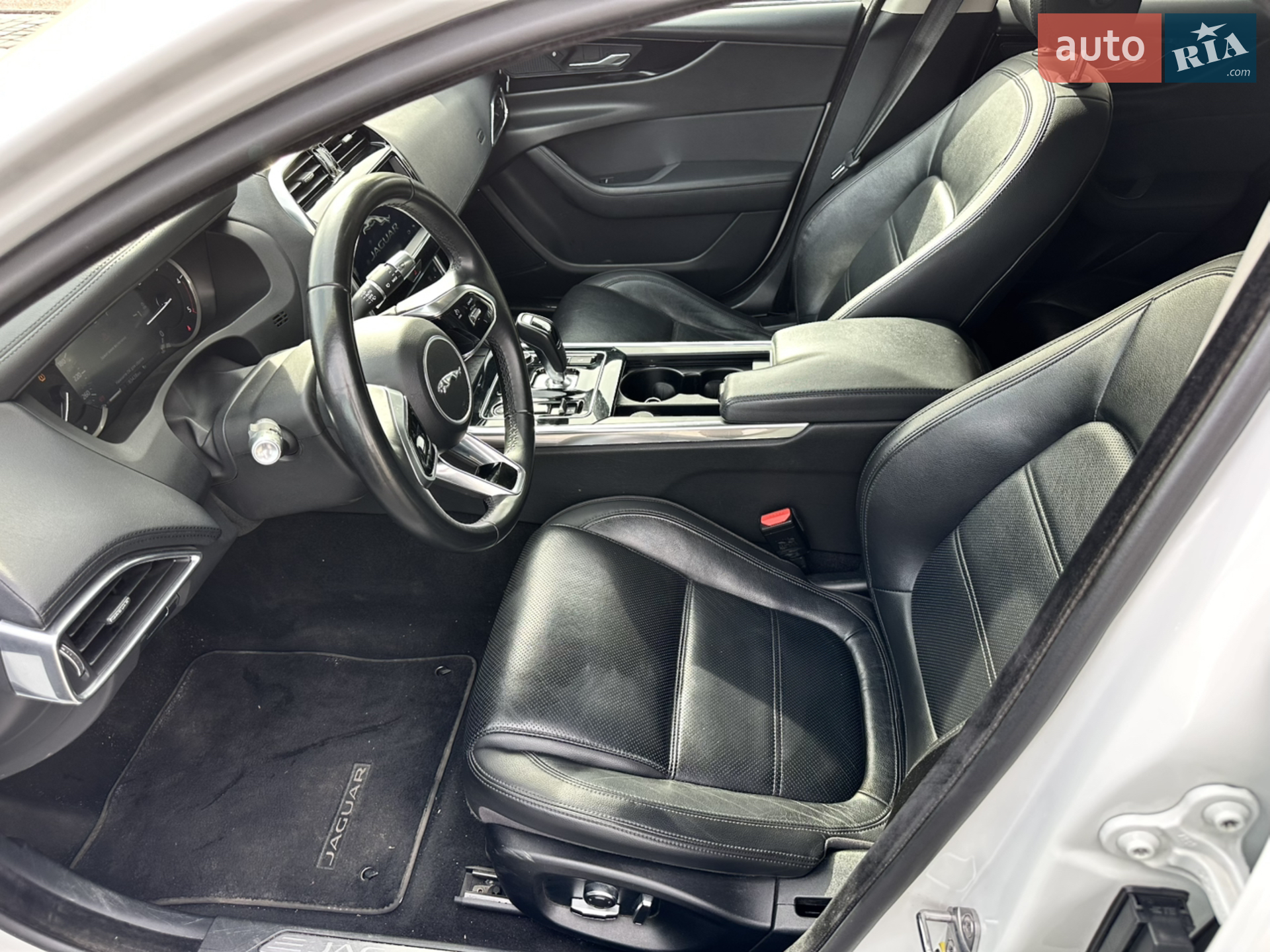 2020 Jaguar XE - мініатюра 9