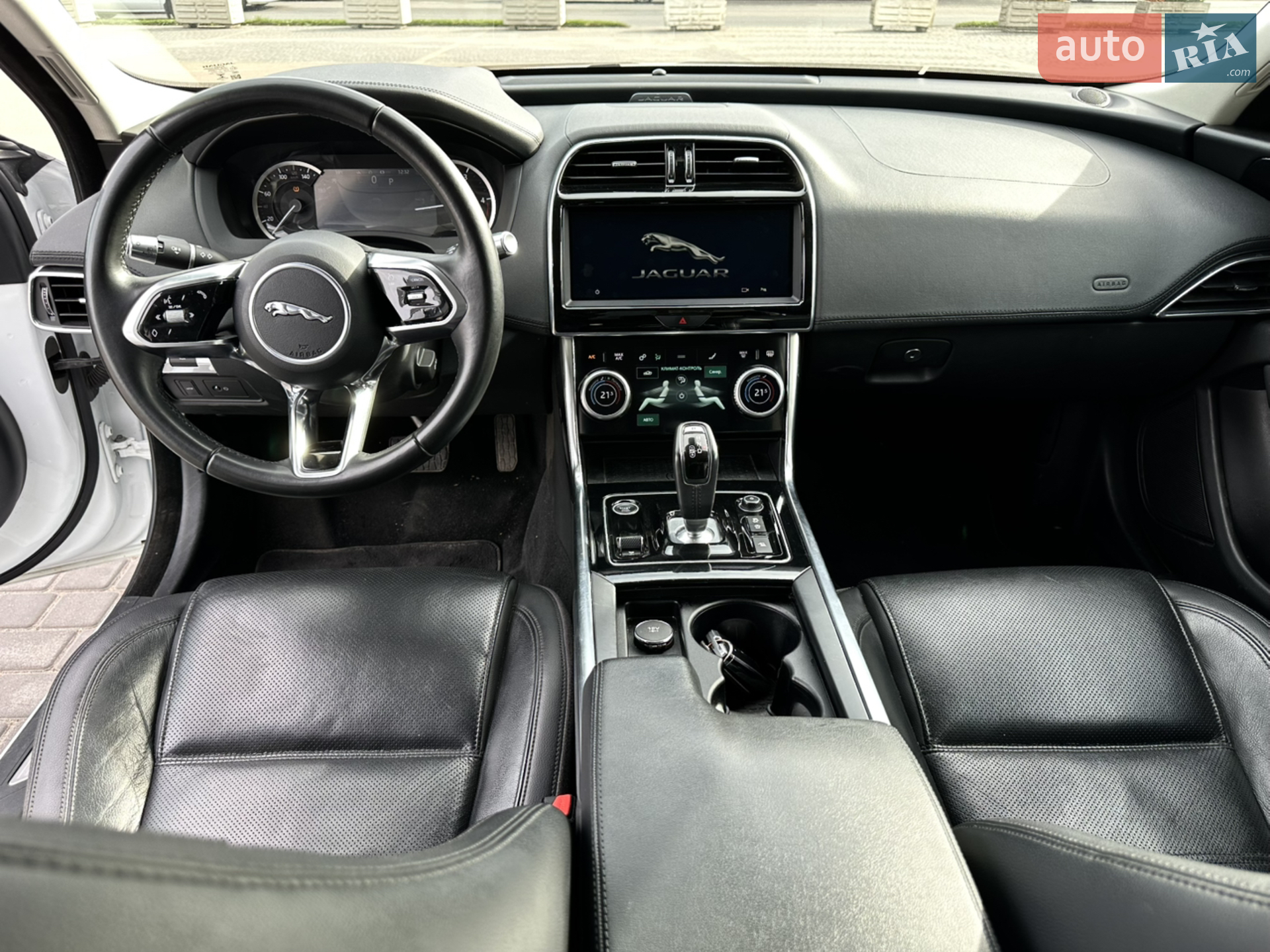 2020 Jaguar XE - мініатюра 14