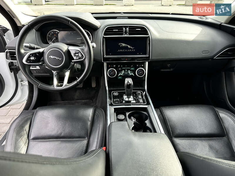 Седан Jaguar XE 2020 в Одессе фото 14 Седан Jaguar XE 2020 в Одессе