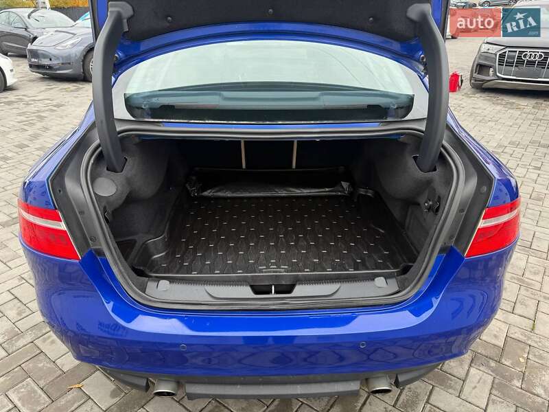 Седан Jaguar XE 2018 в Луцке