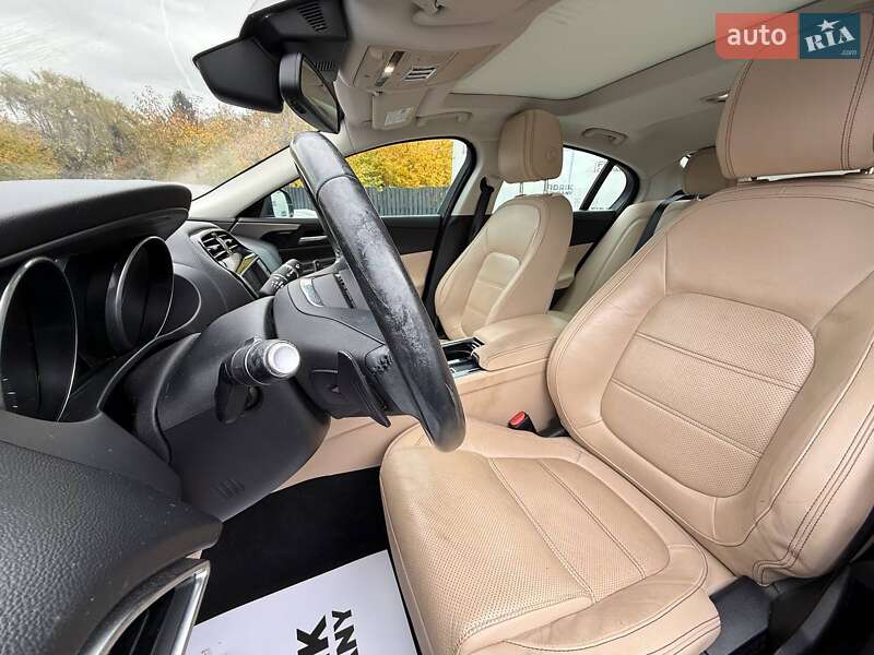 Седан Jaguar XE 2018 в Луцке