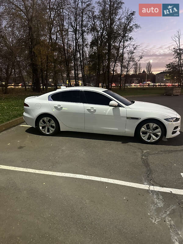 Седан Jaguar XE 2020 в Киеве