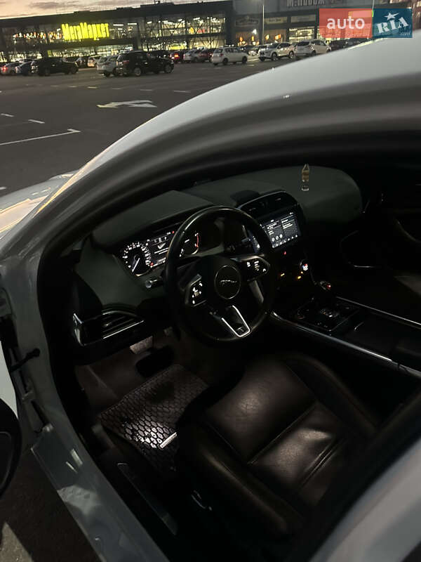 Седан Jaguar XE 2020 в Киеве