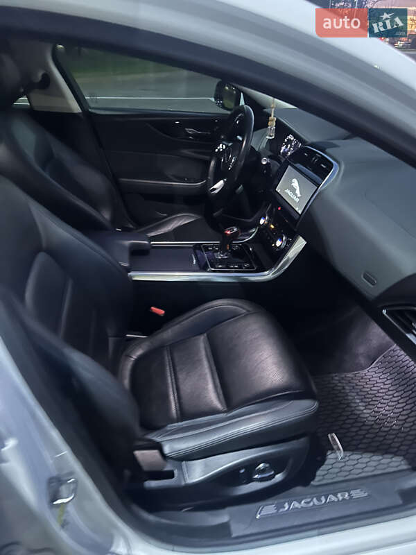 Седан Jaguar XE 2020 в Киеве