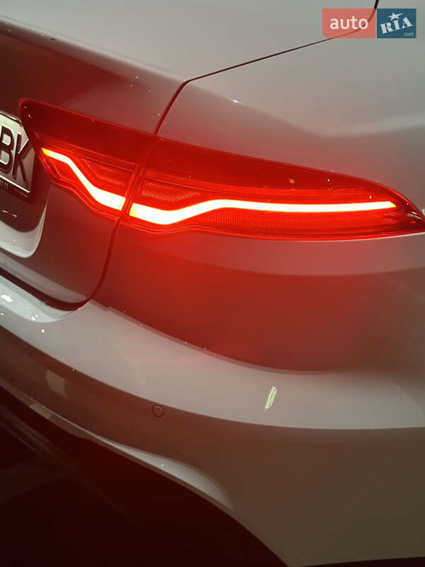 Седан Jaguar XE 2020 в Киеве