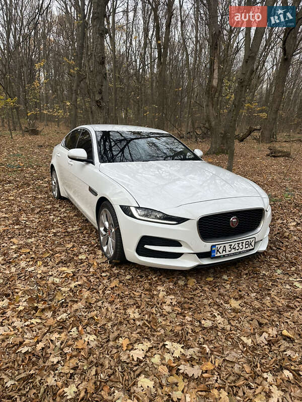 Седан Jaguar XE 2020 в Киеве