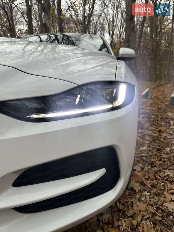 Седан Jaguar XE 2020 в Киеве