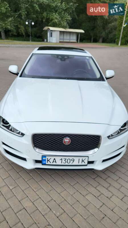 Седан Jaguar XE 2016 в Киеве