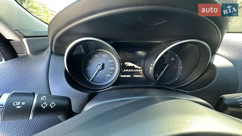 Седан Jaguar XE 2015 в Одесі