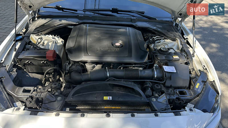 Седан Jaguar XE 2015 в Одесі