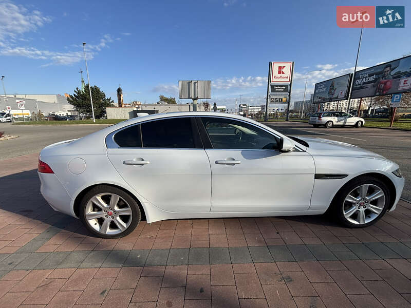 Седан Jaguar XE 2016 в Львове фото 7 Седан Jaguar XE 2016 в Львове
