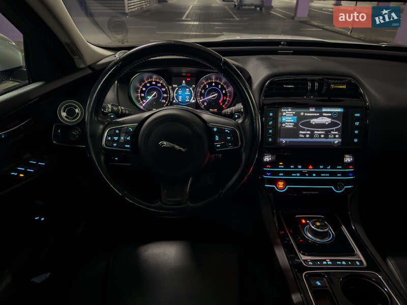 Седан Jaguar XE 2016 в Києві фото 12 Седан Jaguar XE 2016 в Києві