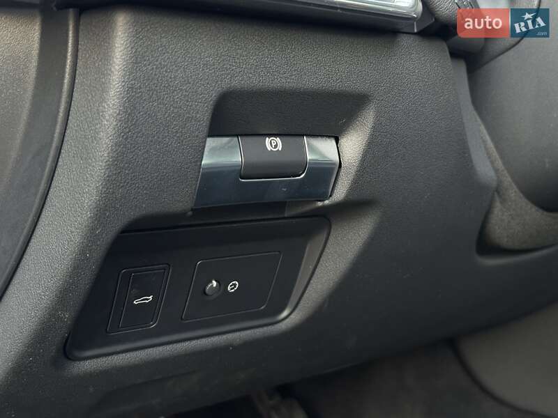 Седан Jaguar XE 2020 в Києві