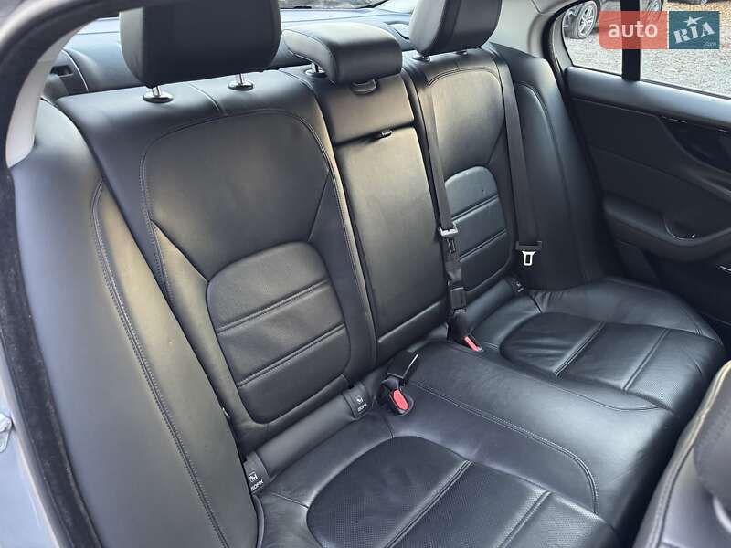 Седан Jaguar XE 2020 в Києві