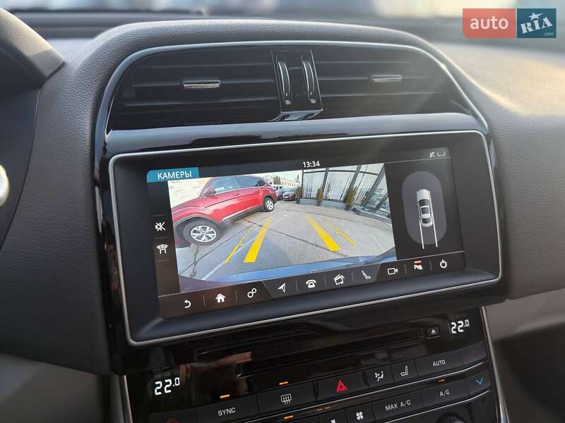 Седан Jaguar XE 2016 в Киеве