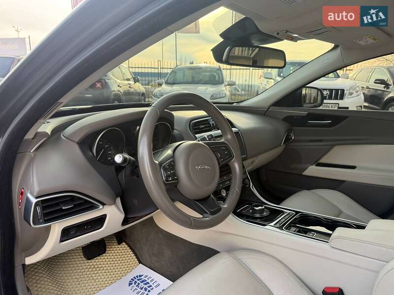 Седан Jaguar XE 2016 в Киеве