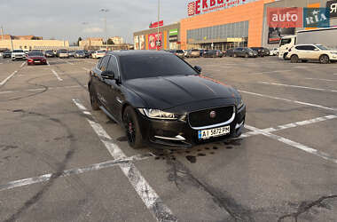 Седан Jaguar XE 2015 в Полтаві