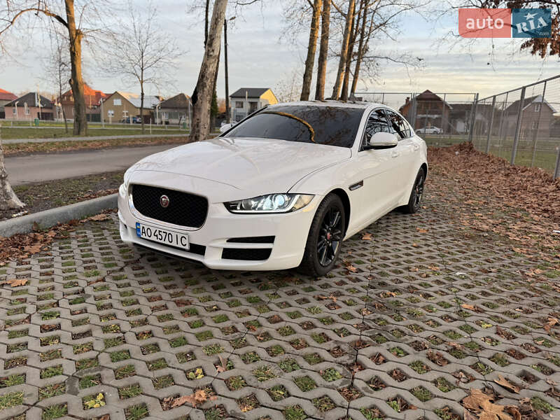 Седан Jaguar XE 2018 в Мукачевому