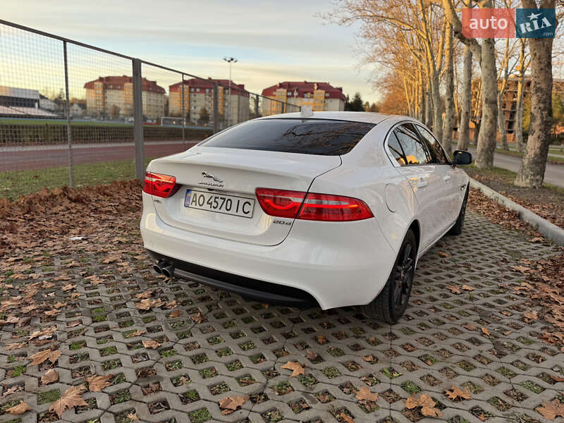 Седан Jaguar XE 2018 в Мукачевому