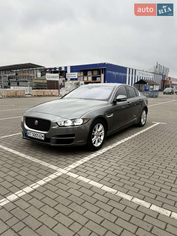 Седан Jaguar XE 2016 в Коломиї