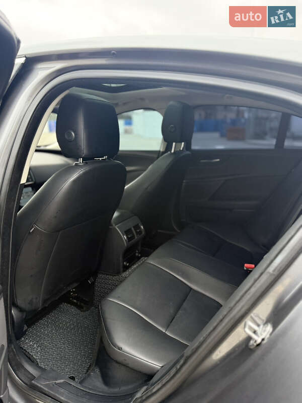 Седан Jaguar XE 2016 в Коломиї