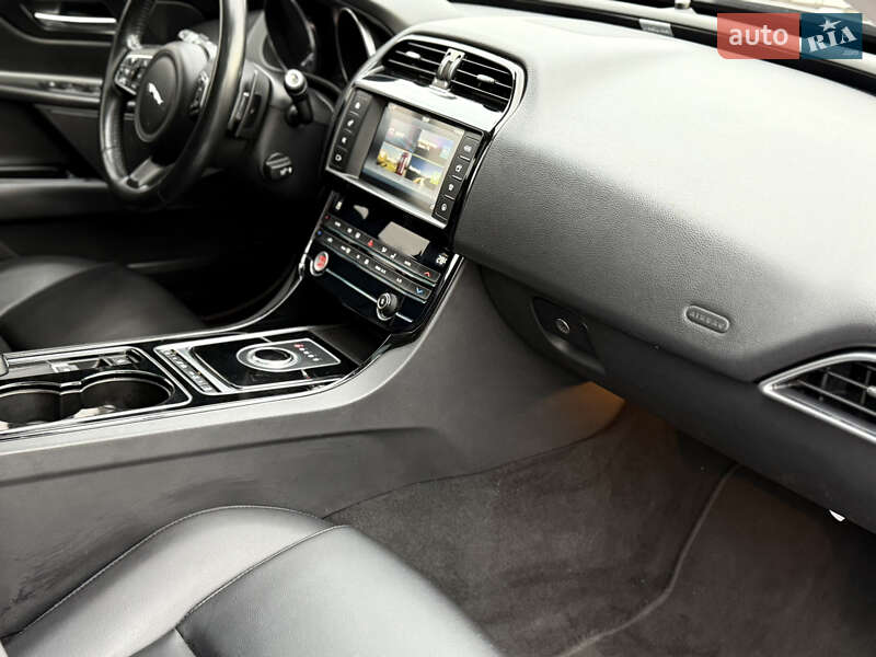 Седан Jaguar XE 2016 в Одесі фото 23 Седан Jaguar XE 2016 в Одесі