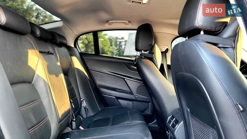 Седан Jaguar XE 2015 в Черкассах