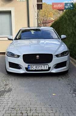 Седан Jaguar XE 2016 в Львове