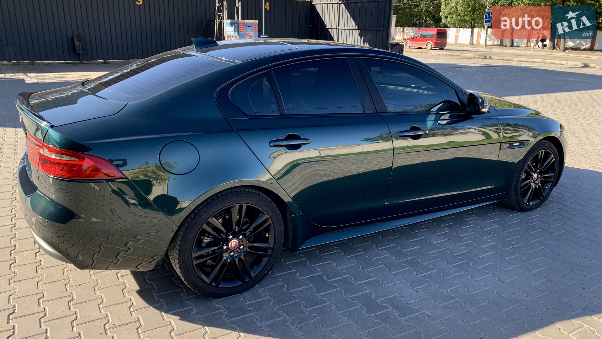 2016 Jaguar XE - мініатюра 12