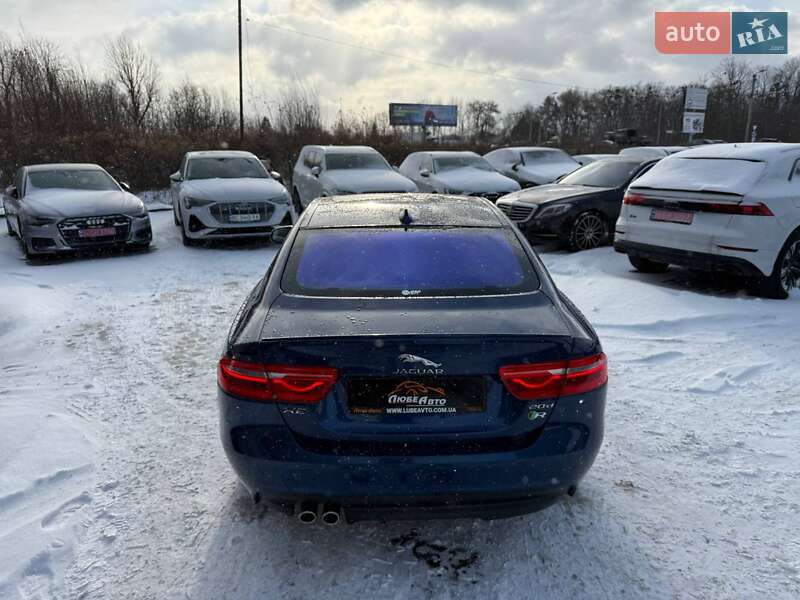 Седан Jaguar XE 2015 в Львове