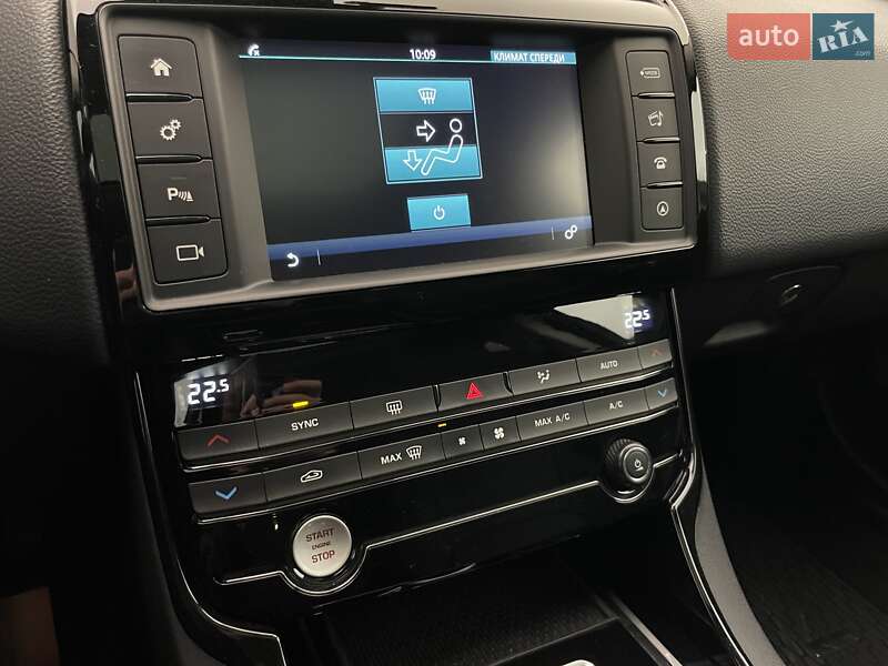 Седан Jaguar XE 2016 в Киеве